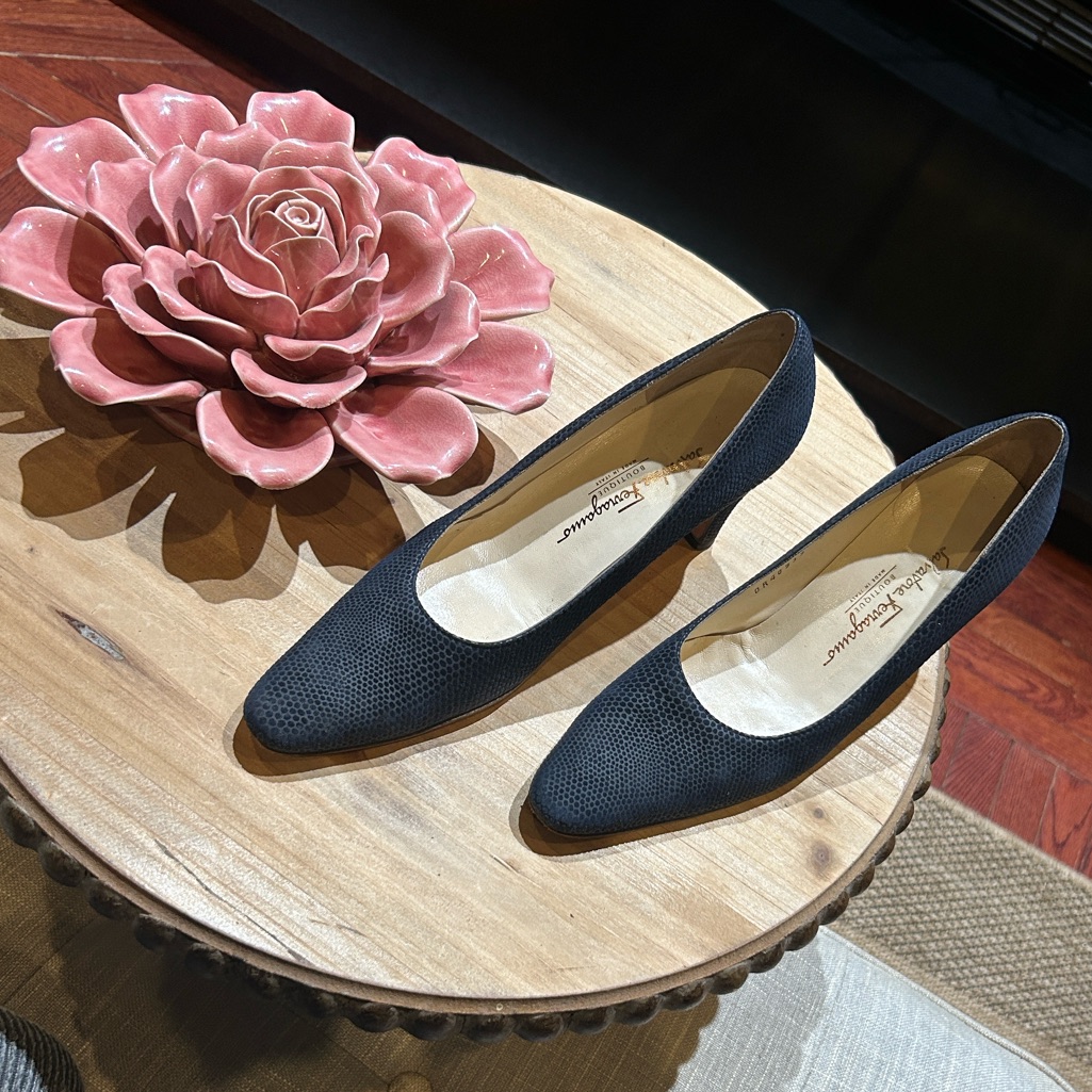 Salvatore Ferragamo Boutique Navy Blue Snake Skin Leather Pumps Size 8.5 A